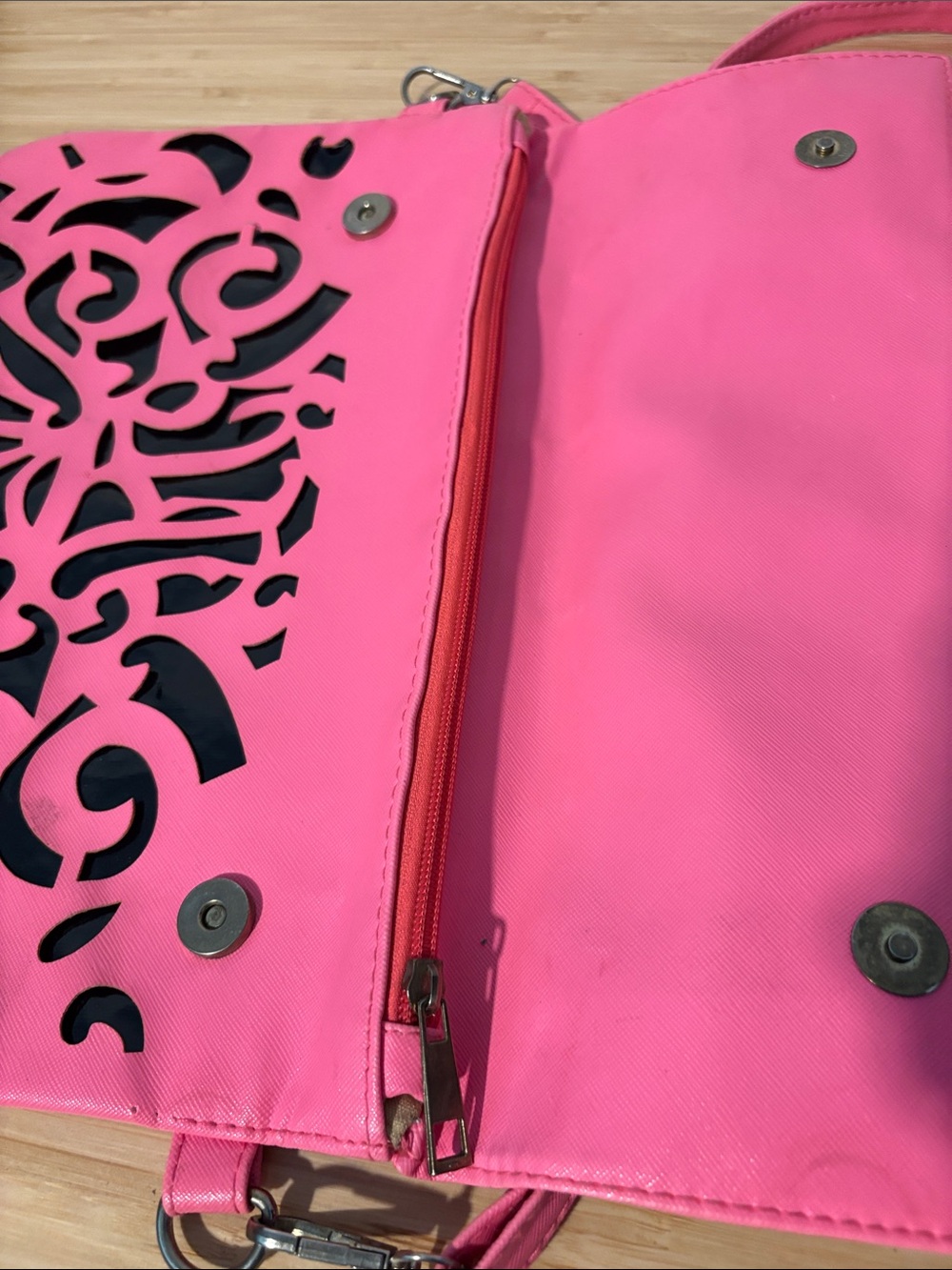 Pink & Black Laser-Cut Foldover Crossbody Envelope Purse Bag Retro - Picture 3 of 10